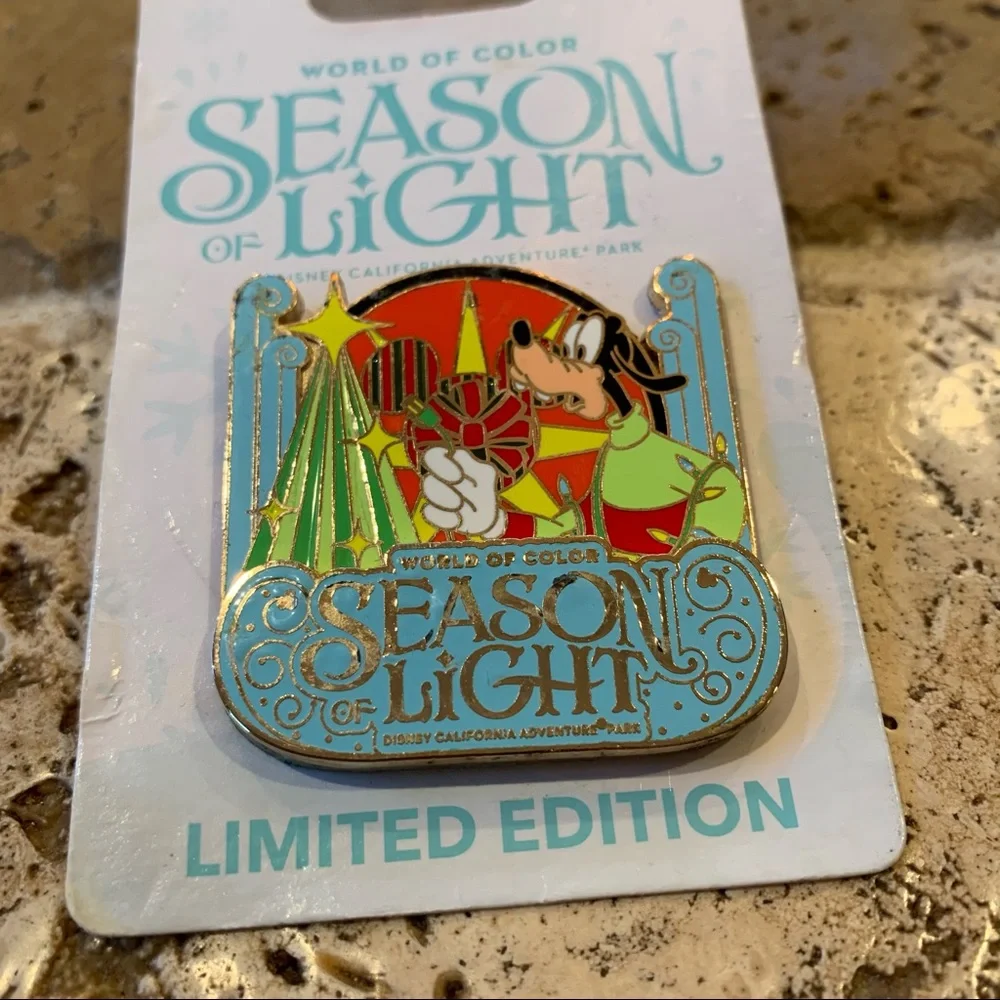 Disneyland World of Color Season Light Pin Goofy Lights Limited Edition
